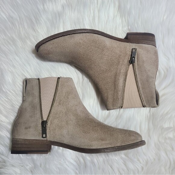 NWOB|Frye Carly Ash Suede Chelsea Ankle Bootie, 7 - Picture 1 of 13